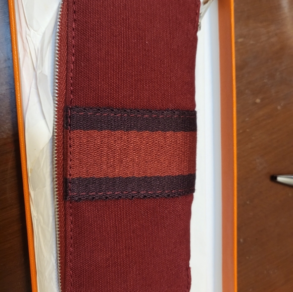 Authentic Fool toe pen pouch in maroon - Picture 3 of 7